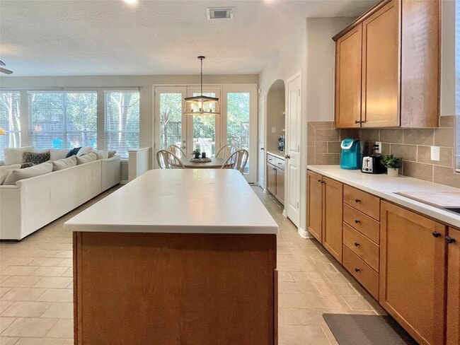 Building Photo - 46 Flickering Sun Ct