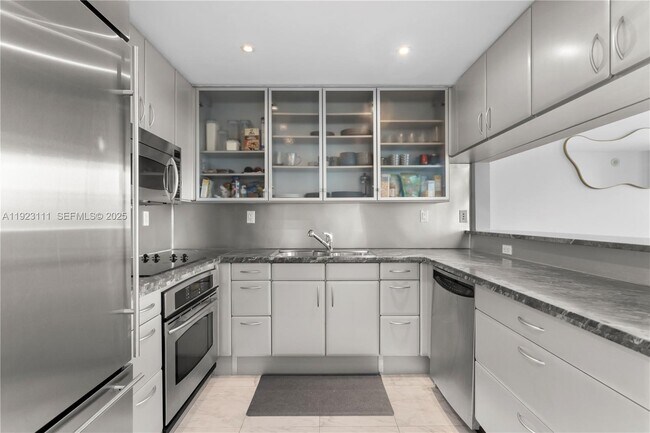 Building Photo - 540 West Ave