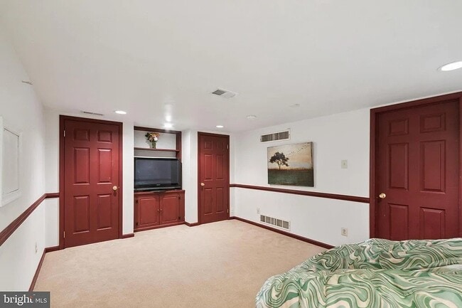 Building Photo - 202 Tinker Dr