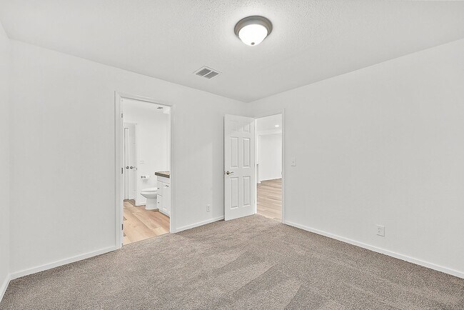 Building Photo - Updated 3-Bedroom Port Orchard Rambler with Covered Porch