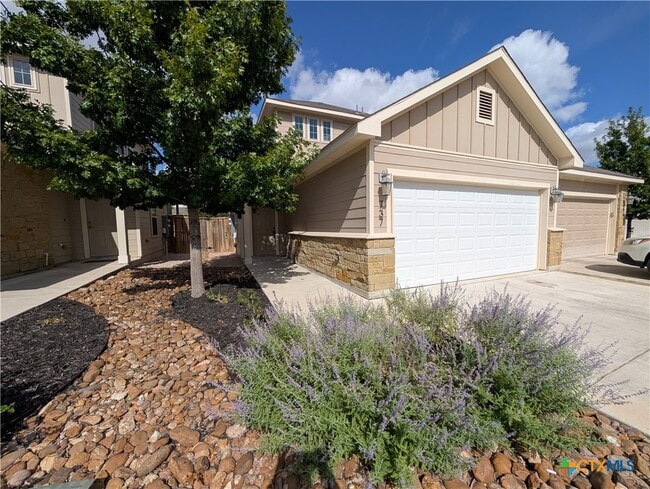 Primary Photo - 737 Milestone Pk