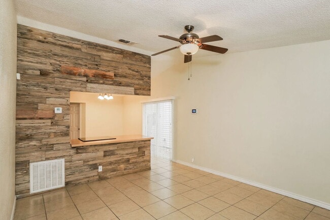 Building Photo - 10059 Birch Field Dr