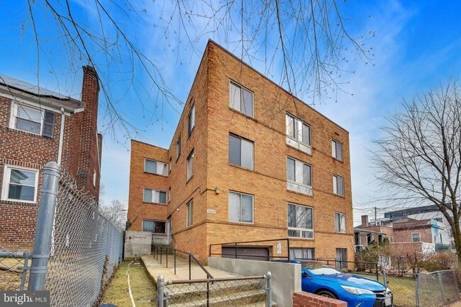 Building Photo - 5509 1st St NW