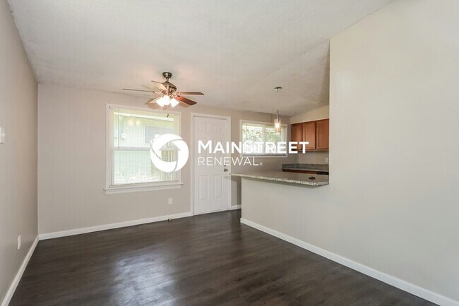 Building Photo - 3 Bedroom Pet-Friendly Home in FLORISSANT, MO with Main Street Renewal