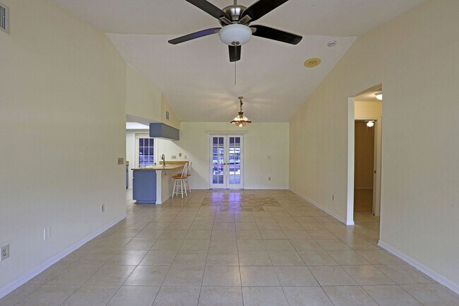 Building Photo - North Fort Myers Single Family Home AVAILABLE NOW