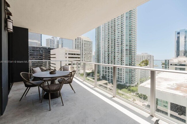 Primary Photo - 1010 Brickell Ave
