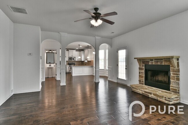 Building Photo - 522 Moulton Way