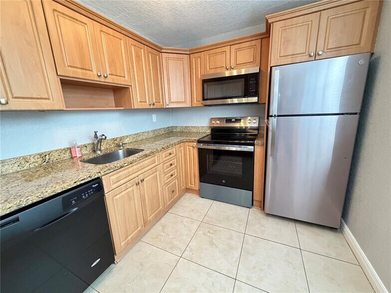 Building Photo - 9491 Evergreen Pl