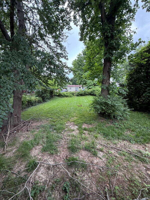 Building Photo - 10435 Castle Dr