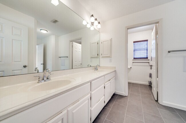 Building Photo - RENOVATED 4-BEDROOM IN MISSION RIDGE