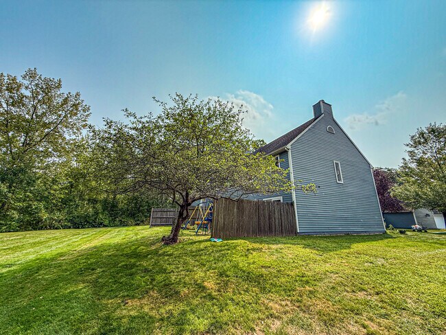 Building Photo - 22 Farmington Meadow Dr