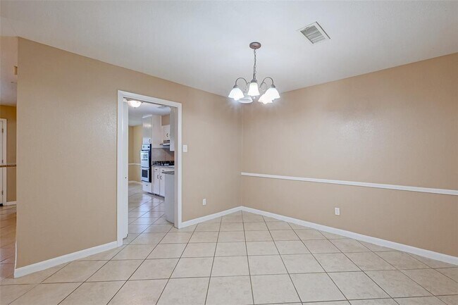 Building Photo - 5107 Trail Lake Dr