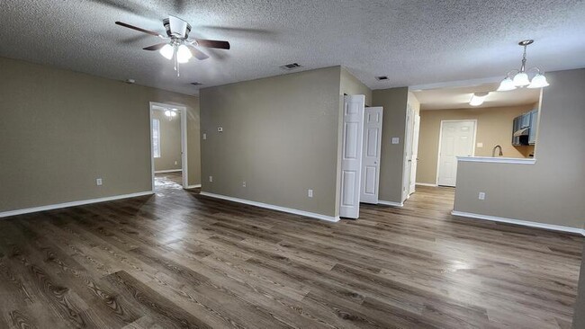Building Photo - 10265 Country Hills Blvd