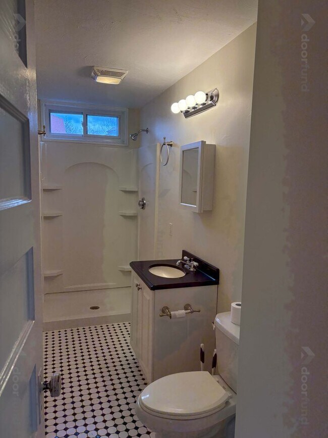 Building Photo - 27 Florence St