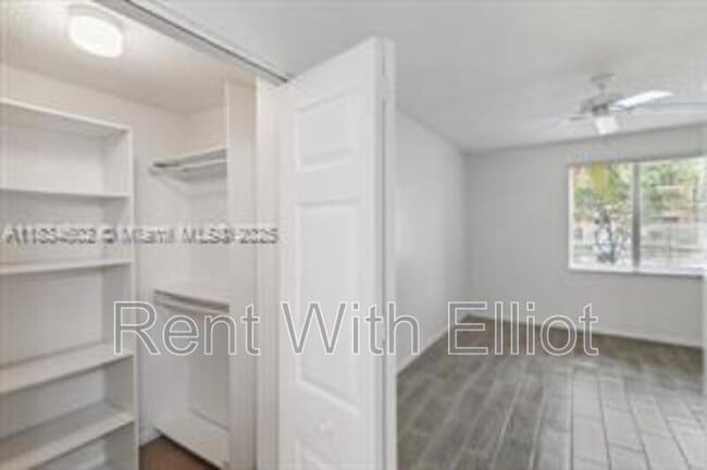Building Photo - 6952 SW 39th St