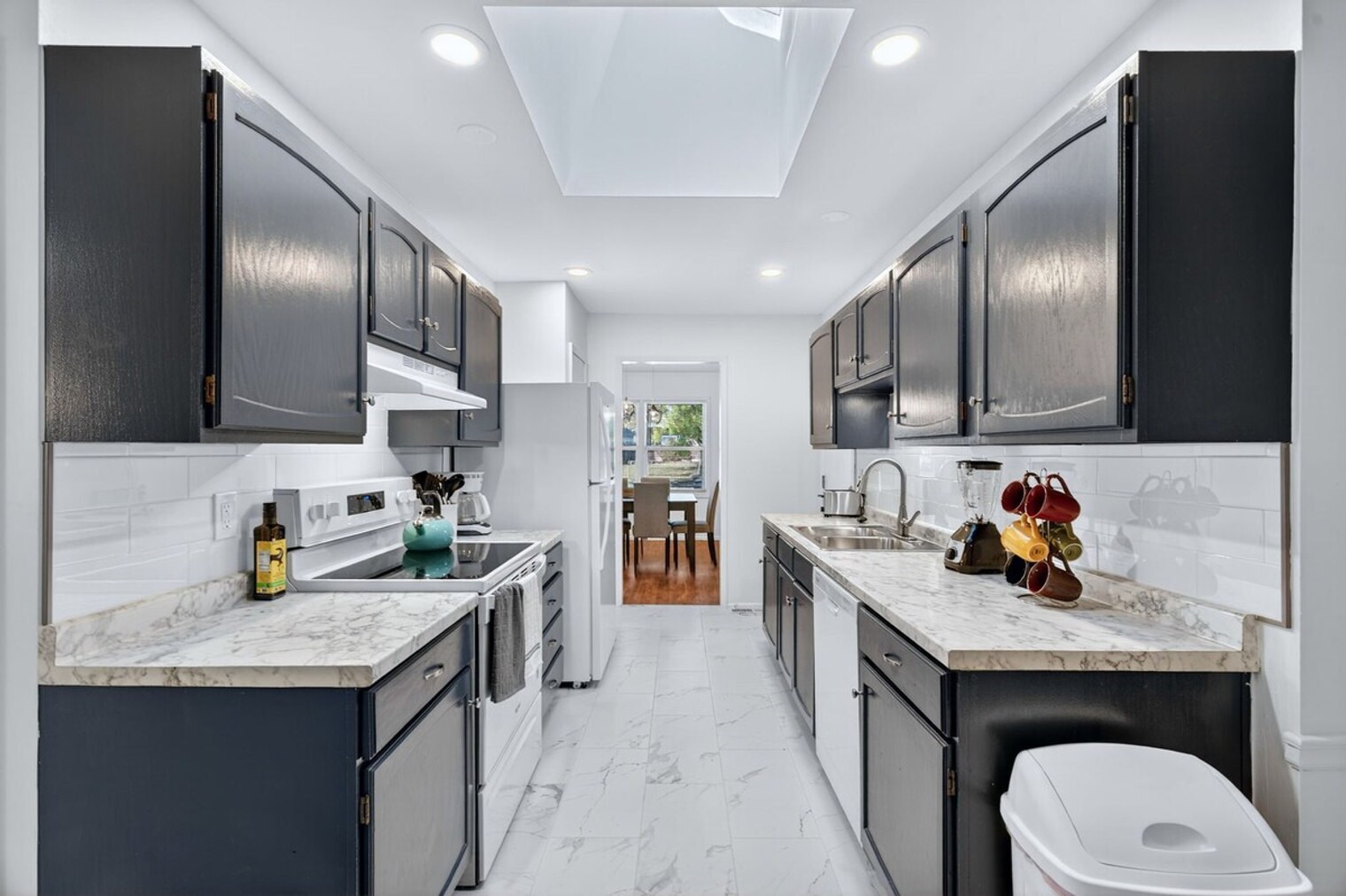 Building Photo - 1415 Lindsay Ln