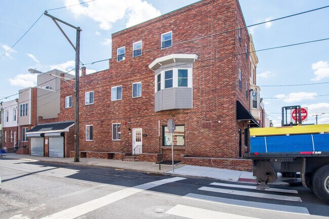 Building Photo - 1233 S 22nd St