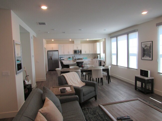 Building Photo - Gorgeous 4 Bed, 2.5 Bath Townhome in Prime Location near Downtown Livermore