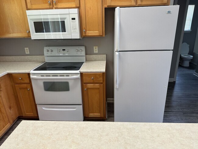 Building Photo - 641 Laurel Hill Cir