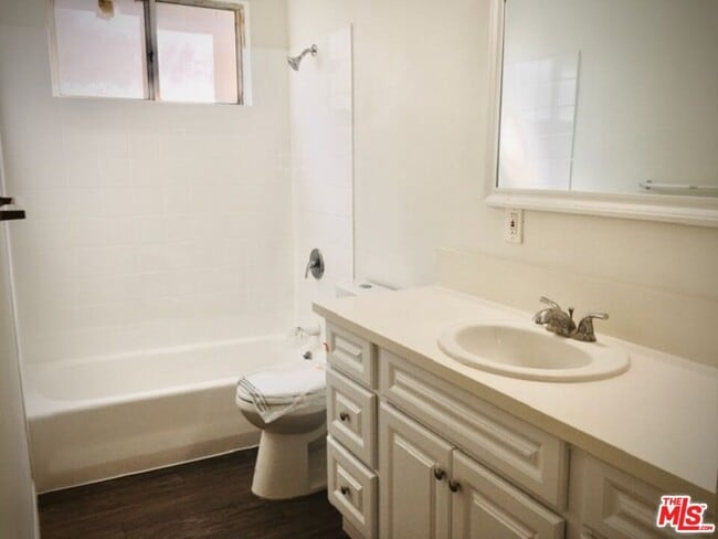 Building Photo - 10231 Darby Ave