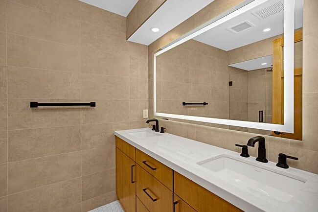 Building Photo - 4017 Channel Pl