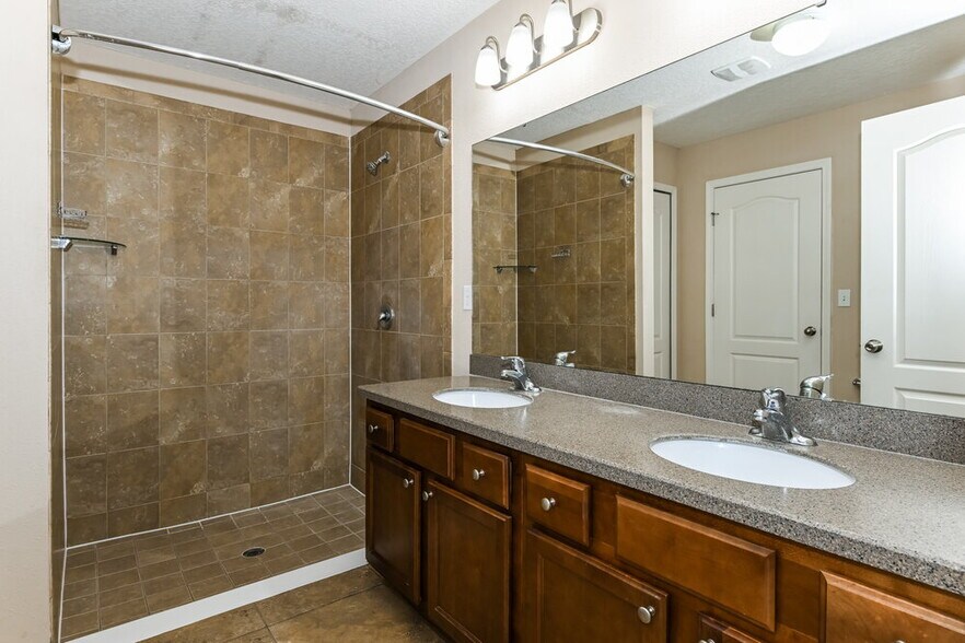 Building Photo - 15847 Rachel Creek Dr