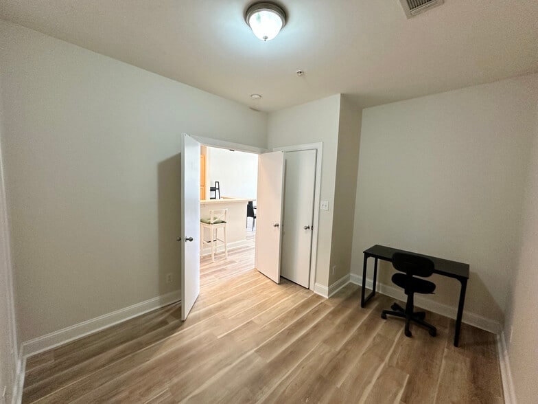 Secondary Room - 411 W Washington St
