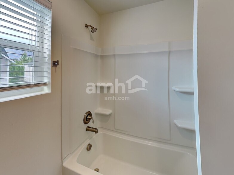 Building Photo - 33064 Eagle Peak Ln
