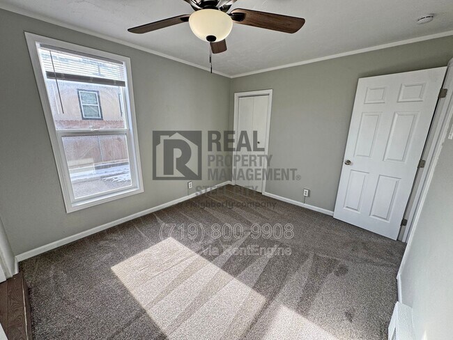 Building Photo - 1626 E Routt Ave