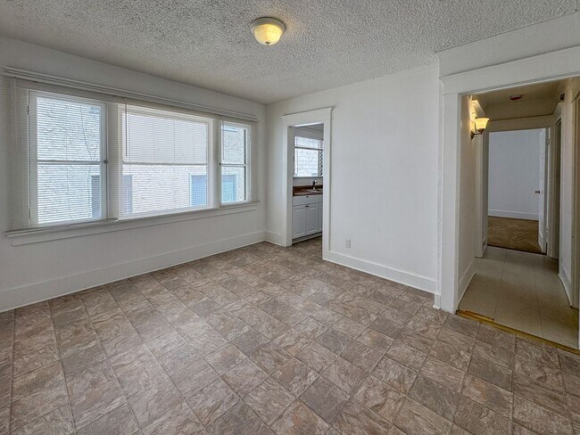 Building Photo - 338-340 1/2 S. Catalina St.-338 1/2