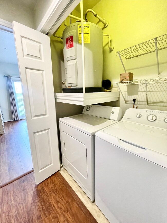 Building Photo - 2400 McCue Rd