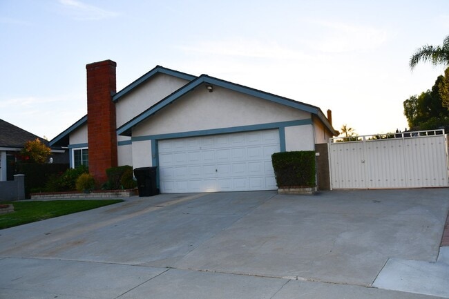 Building Photo - 1271 N Mosswood Dr