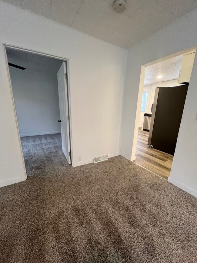 Building Photo - 4 Bed/1.5 Bath Rental Home in Central Sioux Falls!