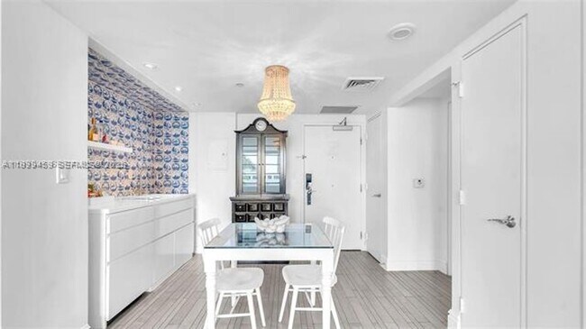 Building Photo - 1100 West Ave