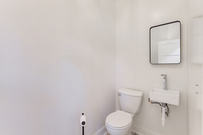 Building Photo - 2105 Como Ave