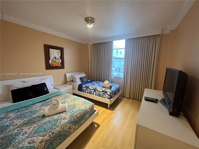 Building Photo - 5161 Collins Ave