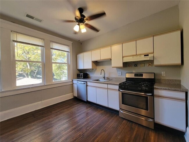 Building Photo - 976 Delaware Ave SE