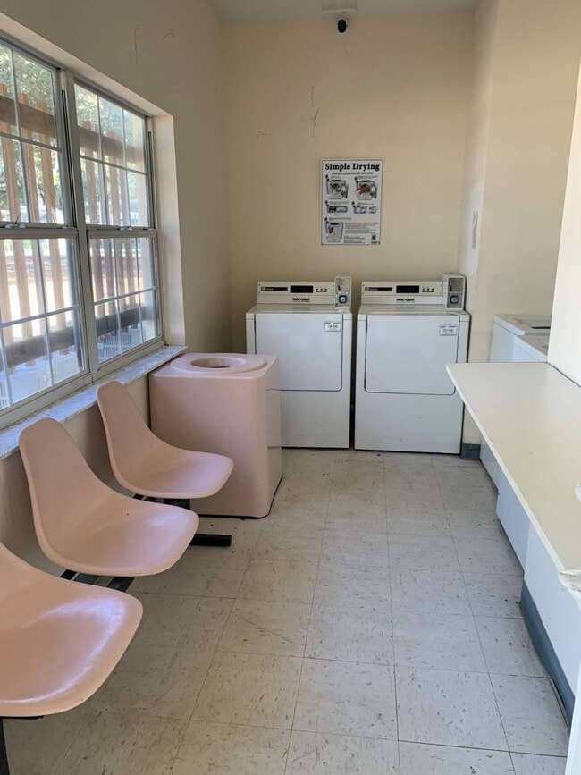 Building Photo - 7865 W Hwy 40