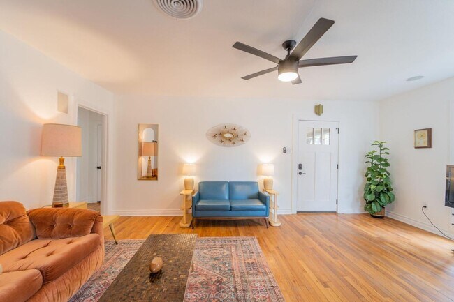 Building Photo - AUGUST PRE-LEASE! ADORABLE 3 bedroom!