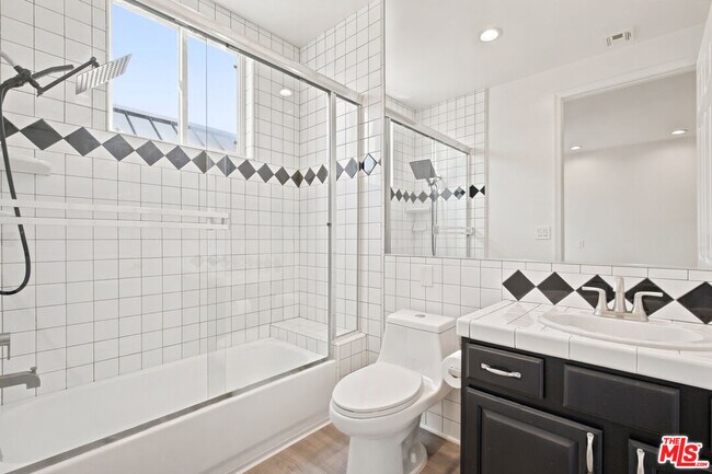 Building Photo - 4940 Laurel Canyon Blvd