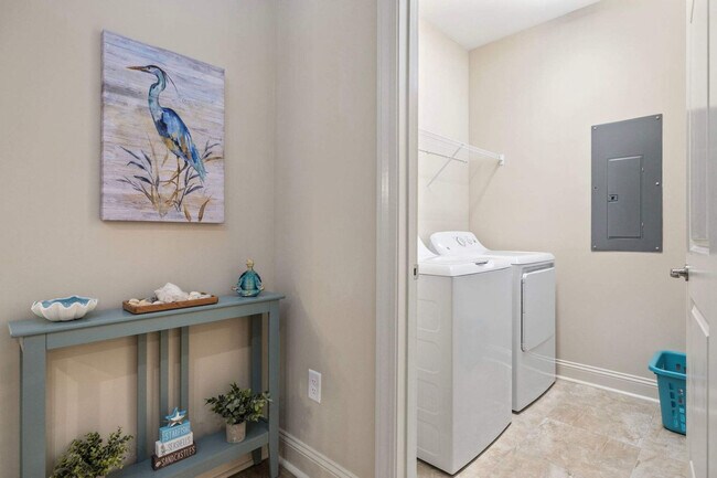 Building Photo - 587A Sunnyside Ave