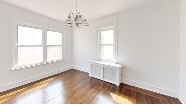 Building Photo - 925 Anderson Ave