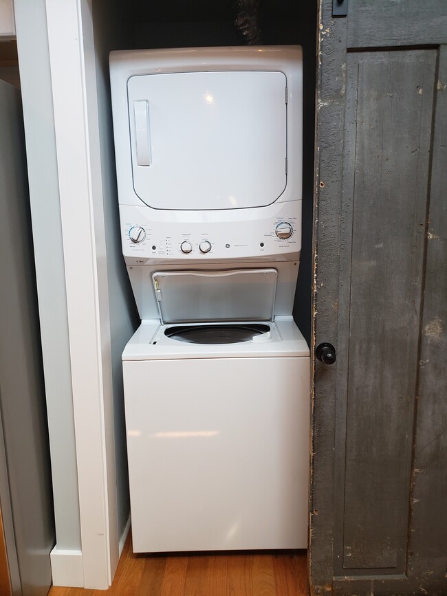 in unit washer and dryer - 116 S Saginaw St