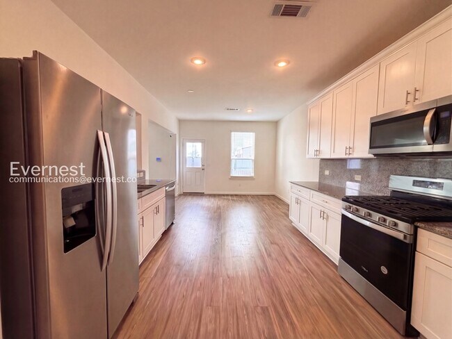 Building Photo - 7314 Madison Cmns Ln