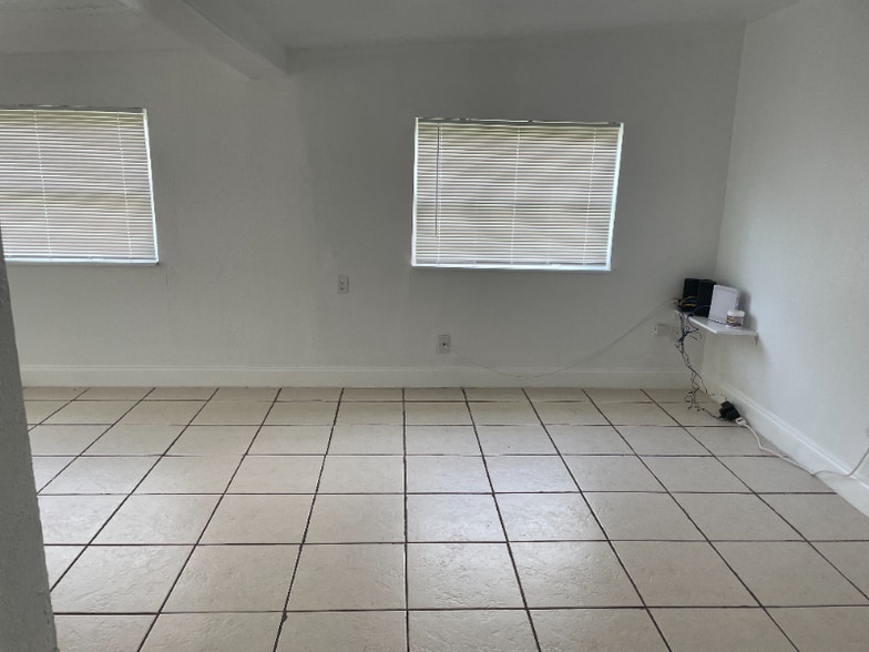 Building Photo - 5767 Lakeville Rd