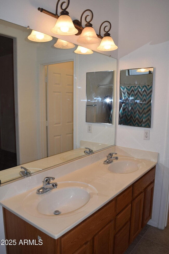 Building Photo - 1765 Manzanita Dr