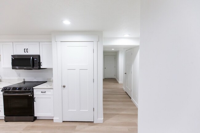 Building Photo - 1062 N Highpass Dr