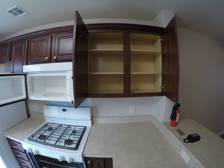 Building Photo - 2123 Quail Hollow Dr