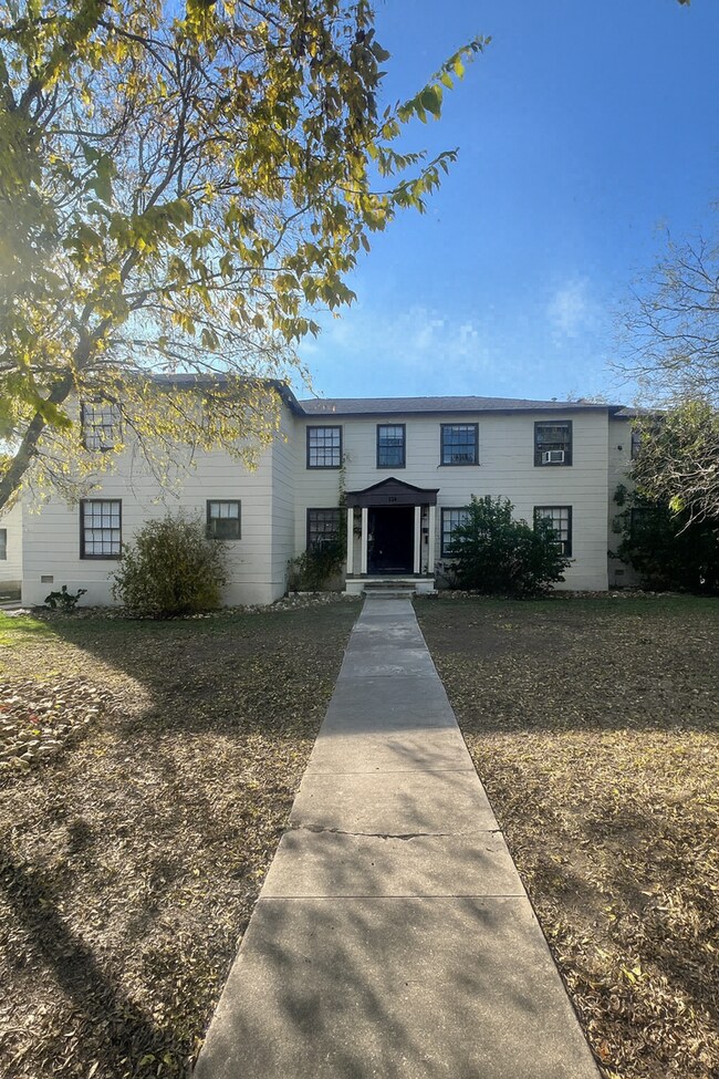 Building Photo - Historic District, Monticello Park