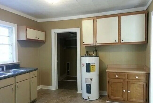 Building Photo - 3 Bedroom 1 bathroom House in Spartanburg SC